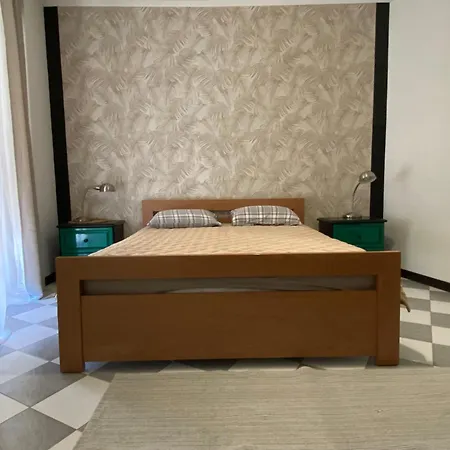 11 Ospiti -balcone-parcheggio Privato, Bulai