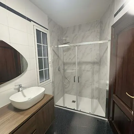 11 Ospiti -balcone-parcheggio Privato, Bulai Appartamento *